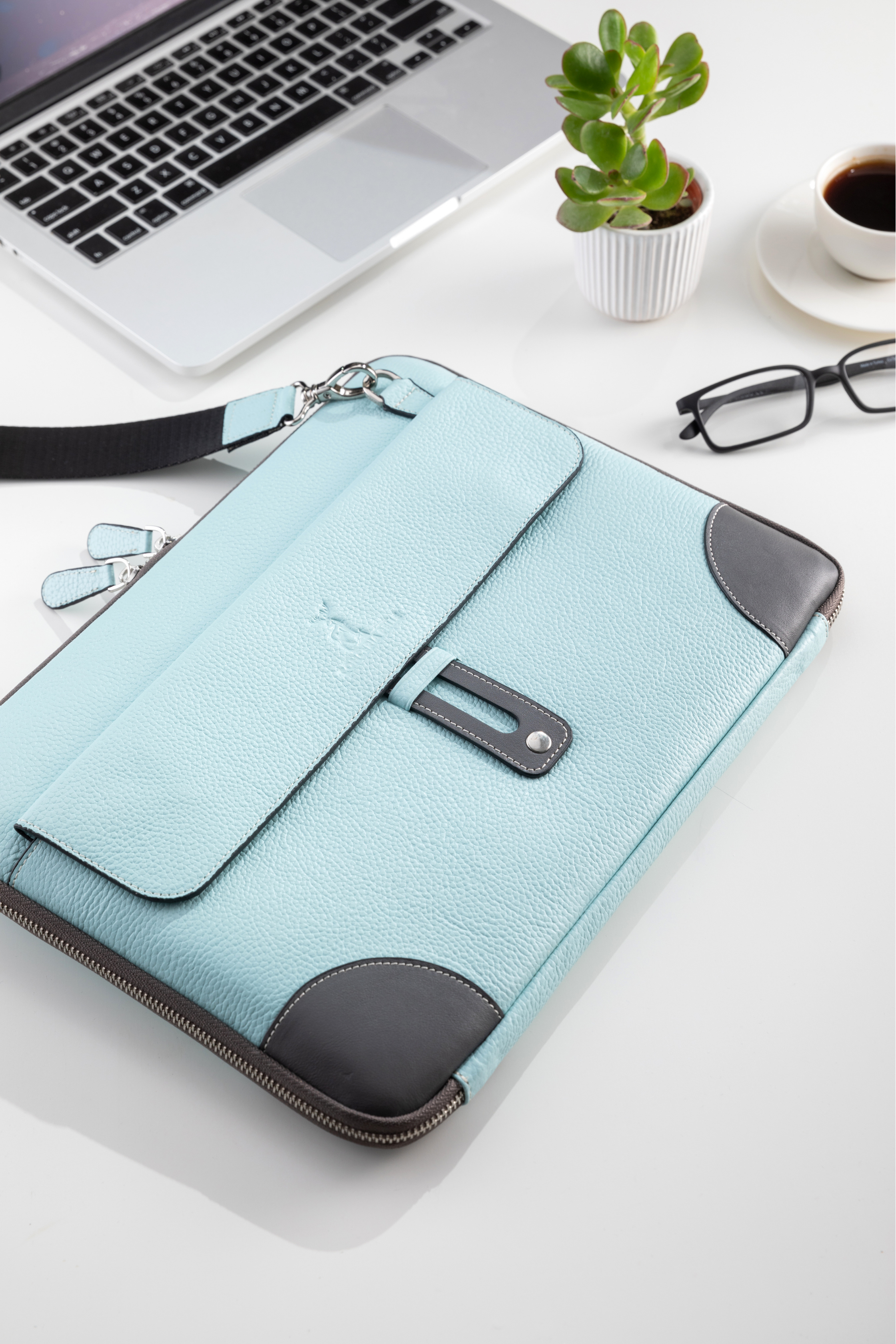 Hakiki Deri Macbook Çantası Urban Carryall Bag