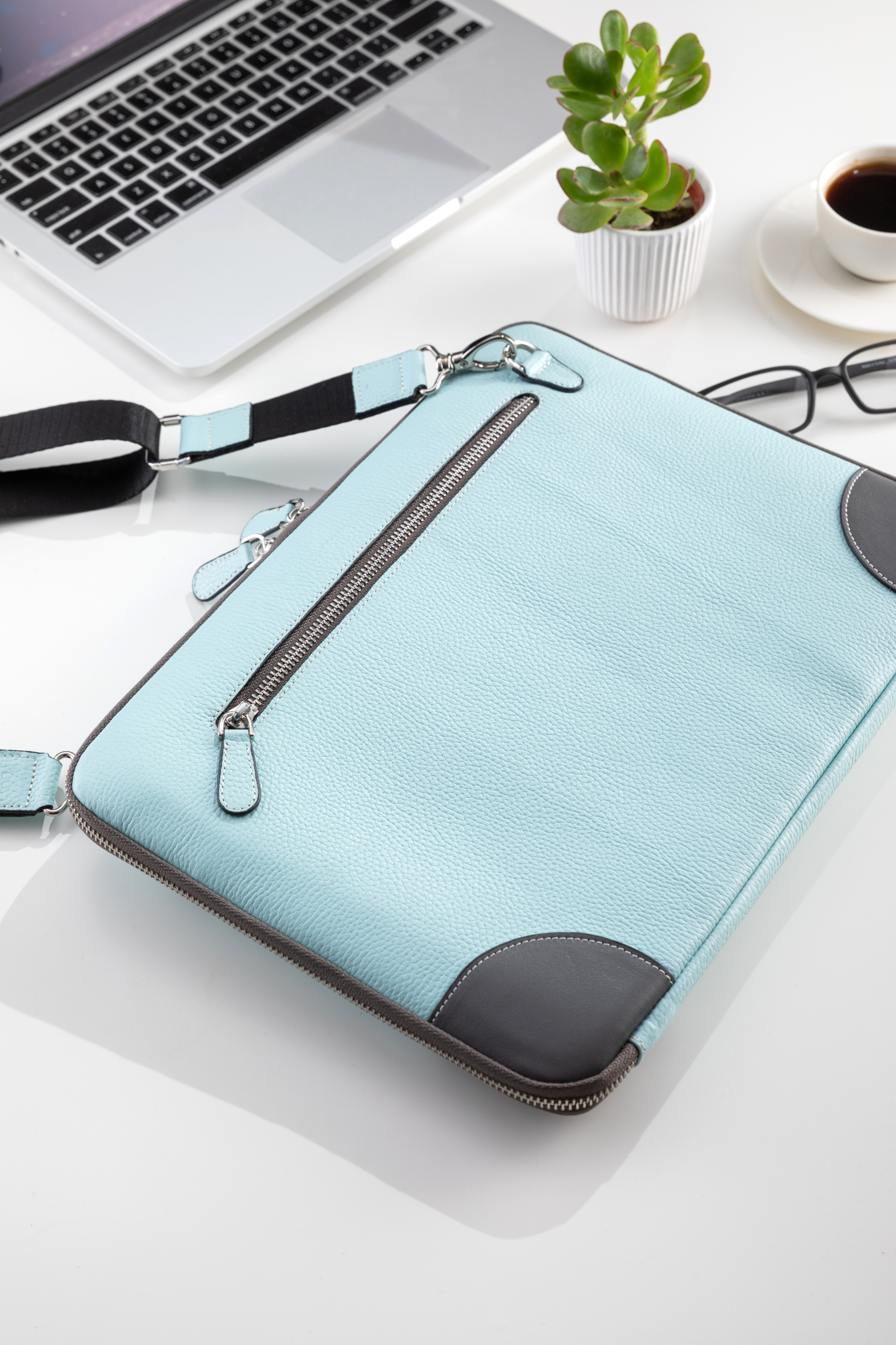 Hakiki Deri Macbook Çantası Urban Carryall Bag