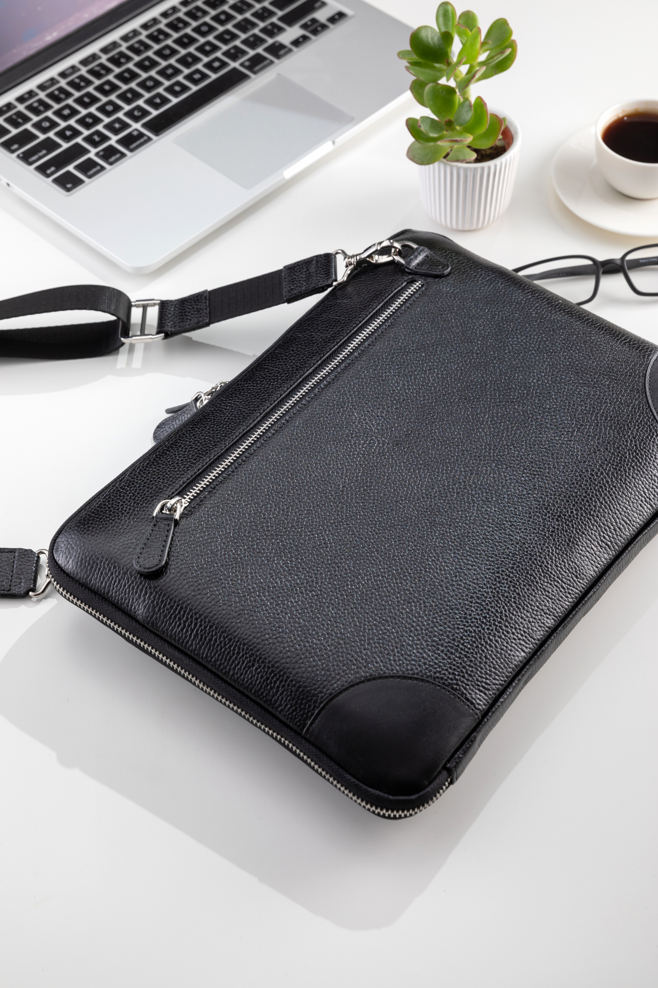 Hakiki Deri Macbook Çantası Urban Carryall Bag